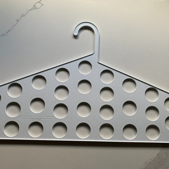 Scarf hanger - Picture 1 of 2